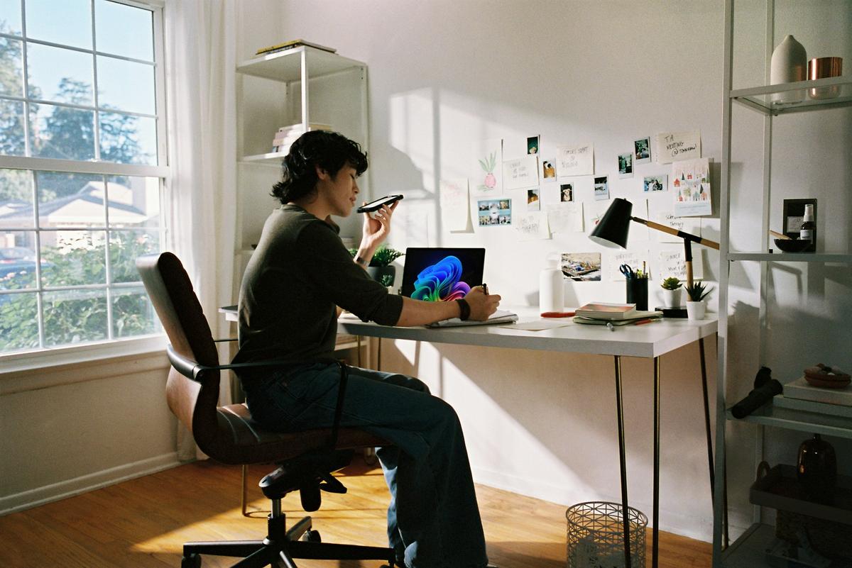 Persona usando el ecosistema financiero de Finny